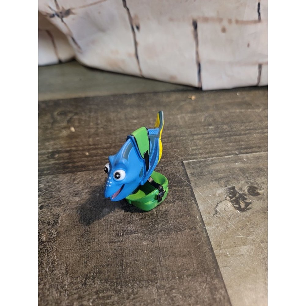 Finding Nemo Dory in scuba Goggles Disney pixar‎ toy figure